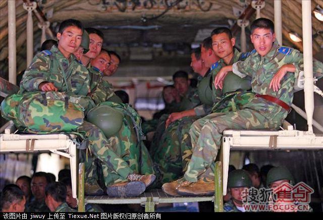 運(yùn)-20與伊爾-76對(duì)比，兩款運(yùn)輸機(jī)的性能差異與特點(diǎn)分析，運(yùn)-20與伊爾-76性能差異與特點(diǎn)對(duì)比分析