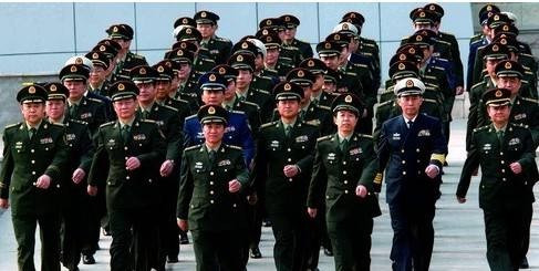 軍官與士官的區(qū)別，職責(zé)、權(quán)力及職業(yè)發(fā)展的差異，軍官與士官，職責(zé)、權(quán)力與職業(yè)發(fā)展差異解析