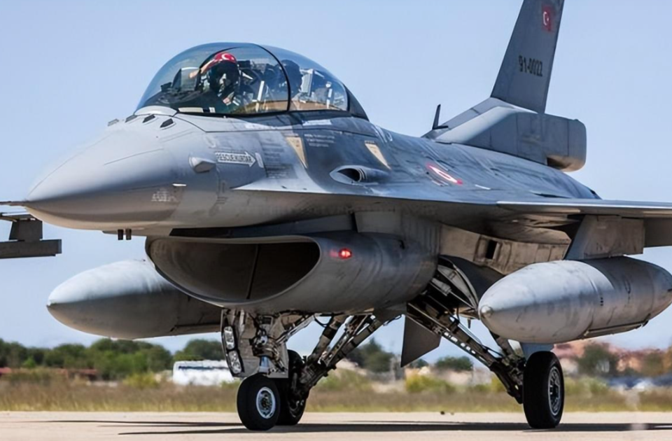 俄軍首次成功擊落F-16戰(zhàn)斗機(jī)，價(jià)值超越想象，獲得高額獎(jiǎng)金背后的故事，俄軍擊落F-16戰(zhàn)機(jī)背后的高額獎(jiǎng)金與超越想象的價(jià)值揭秘