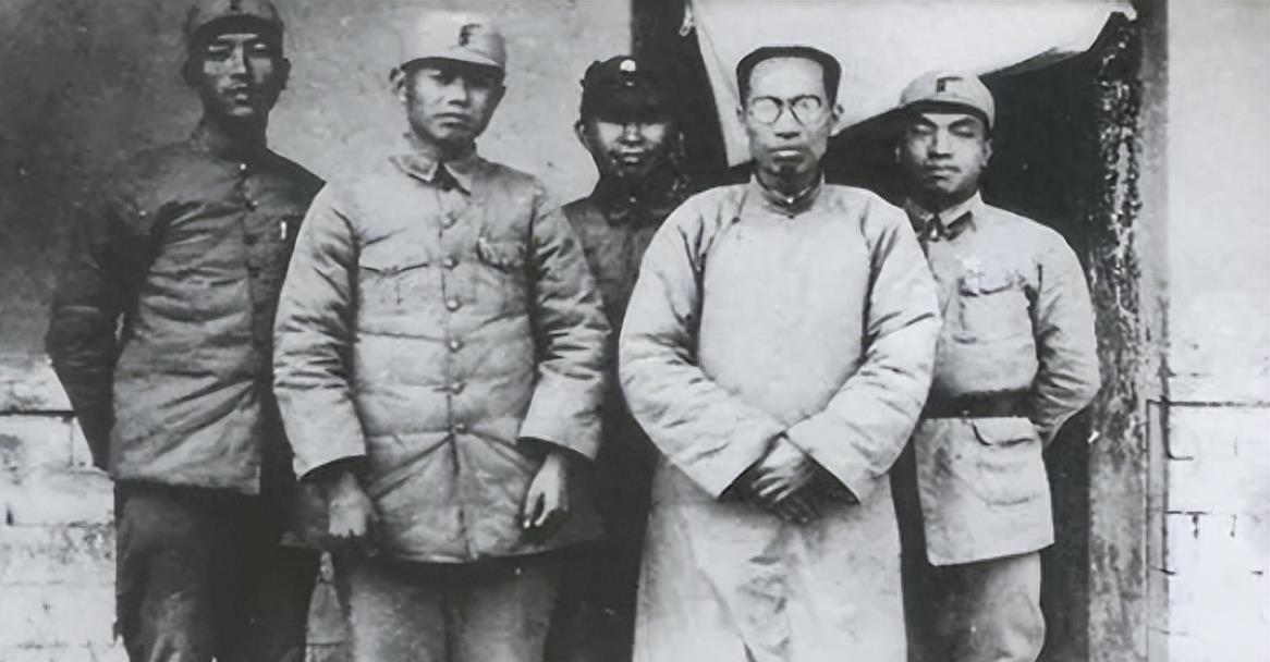 現(xiàn)任海軍政委，引領海軍走向新時代的卓越領導者，現(xiàn)任海軍政委引領新時代，卓越領導照亮海軍前行之路