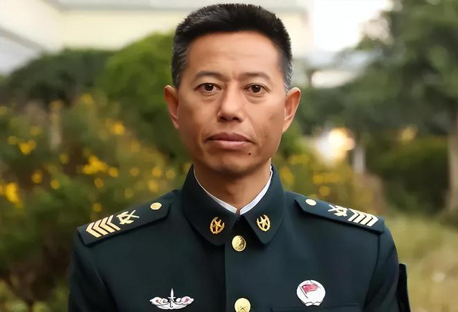 一級軍士長是什么級別，深度解析軍人榮譽與職責，深度解析，一級軍士長的級別與軍人榮譽職責解讀