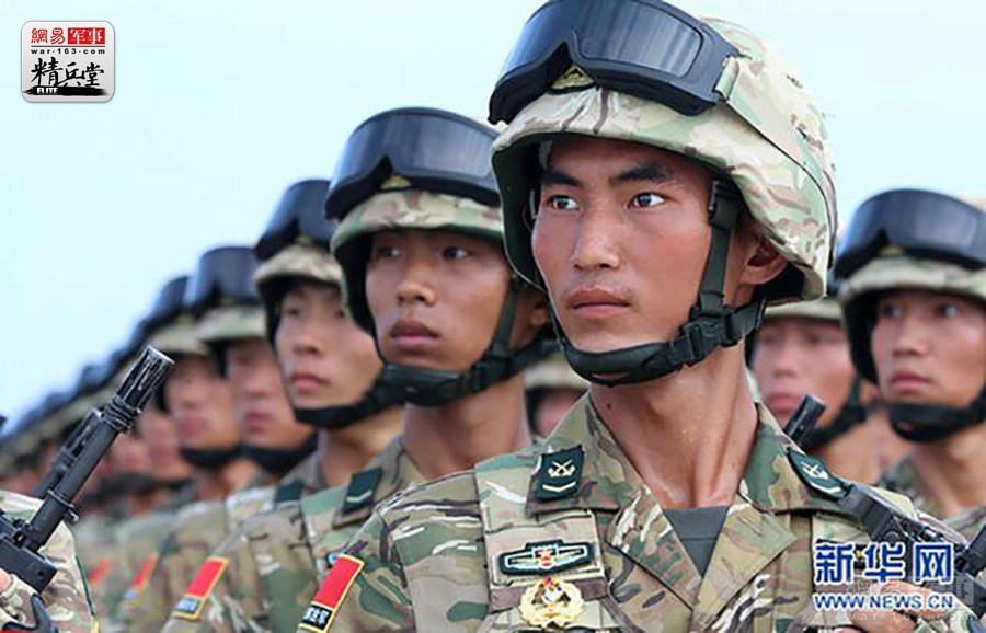 解放軍新式迷彩服，科技融合與戰(zhàn)斗力提升的關鍵要素，解放軍新式迷彩服，科技融合助力戰(zhàn)斗力飛躍提升