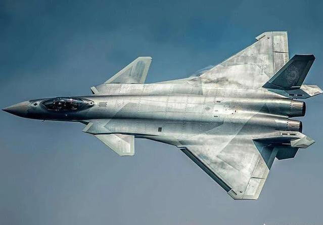 F-22與殲-20，中美頂尖戰(zhàn)斗機(jī)的對(duì)比研究，中美頂尖戰(zhàn)斗機(jī)對(duì)決，F(xiàn)-22與殲-20的深度對(duì)比研究