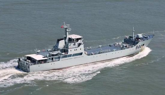 揭秘，中國(guó)海軍新一代登陸艦073與經(jīng)典型號(hào)072的差異解析，中國(guó)海軍新一代登陸艦與經(jīng)典型號(hào)差異解析，揭秘073與072的對(duì)比解析