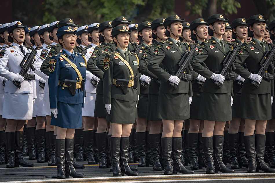 閱兵女兵圖片，展現(xiàn)力量與榮耀的瞬間，閱兵女兵瞬間展現(xiàn)力量與榮耀的輝煌圖片