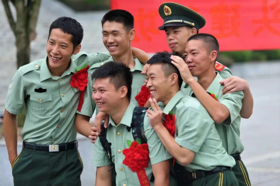 武警退伍后能否直接成為警察？解讀轉(zhuǎn)業(yè)政策與職業(yè)發(fā)展路徑，武警退伍后如何順利轉(zhuǎn)型為警察？轉(zhuǎn)業(yè)政策與職業(yè)發(fā)展路徑解讀