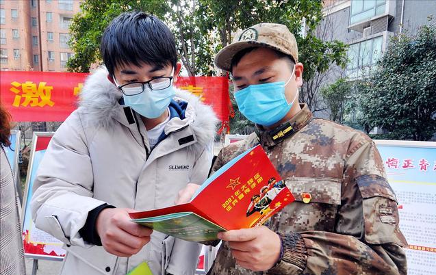 直招士官，利弊分析與發(fā)展思考，直招士官，利弊分析與發(fā)展策略探討