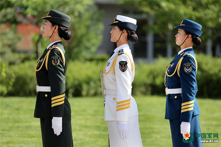 儀仗隊(duì)女兵穿靴子的腳臭問題解析，儀仗隊(duì)女兵穿靴子的腳臭問題探討