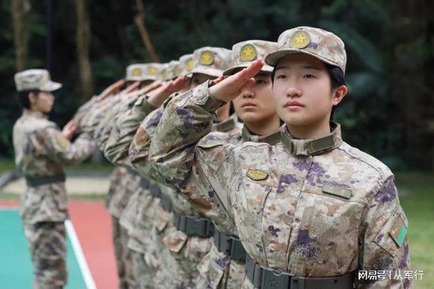 當(dāng)兵訓(xùn)練跟不上是否會挨打？深度解析軍事訓(xùn)練中的紀(jì)律與人性關(guān)懷，軍事訓(xùn)練中的挑戰(zhàn)，紀(jì)律與人性關(guān)懷——如何應(yīng)對訓(xùn)練跟不上問題？