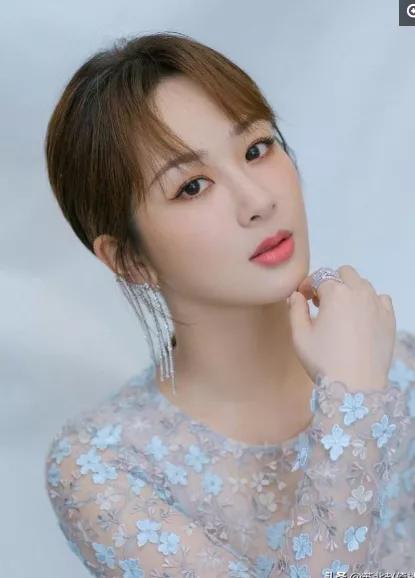 農(nóng)村出身的20位女星，星光背后的勵(lì)志故事，農(nóng)村出身的20位女星的勵(lì)志故事，星光背后的奮斗與堅(jiān)持