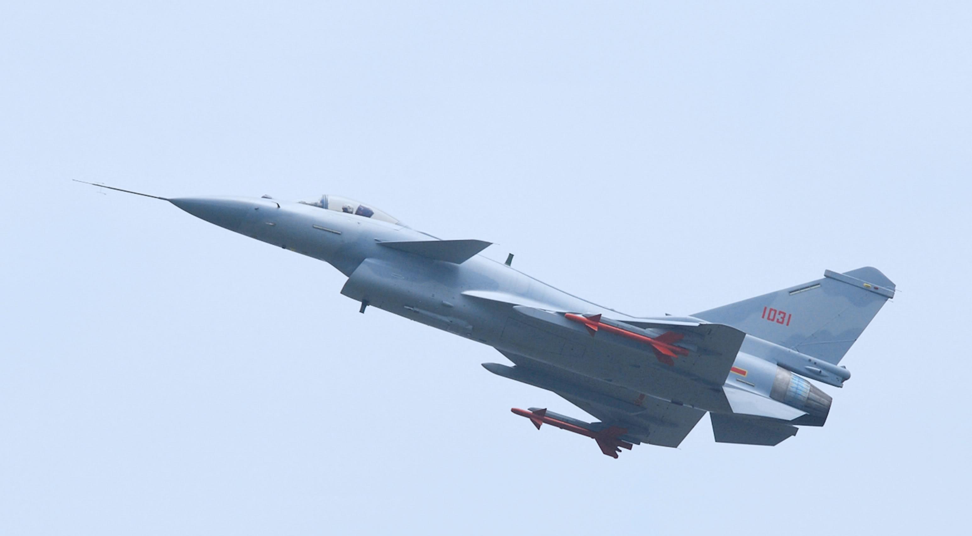 殲-10CE戰(zhàn)斗機(jī)，空中力量的璀璨明珠，殲-10CE戰(zhàn)斗機(jī)，空中璀璨明珠，展現(xiàn)強(qiáng)大力量