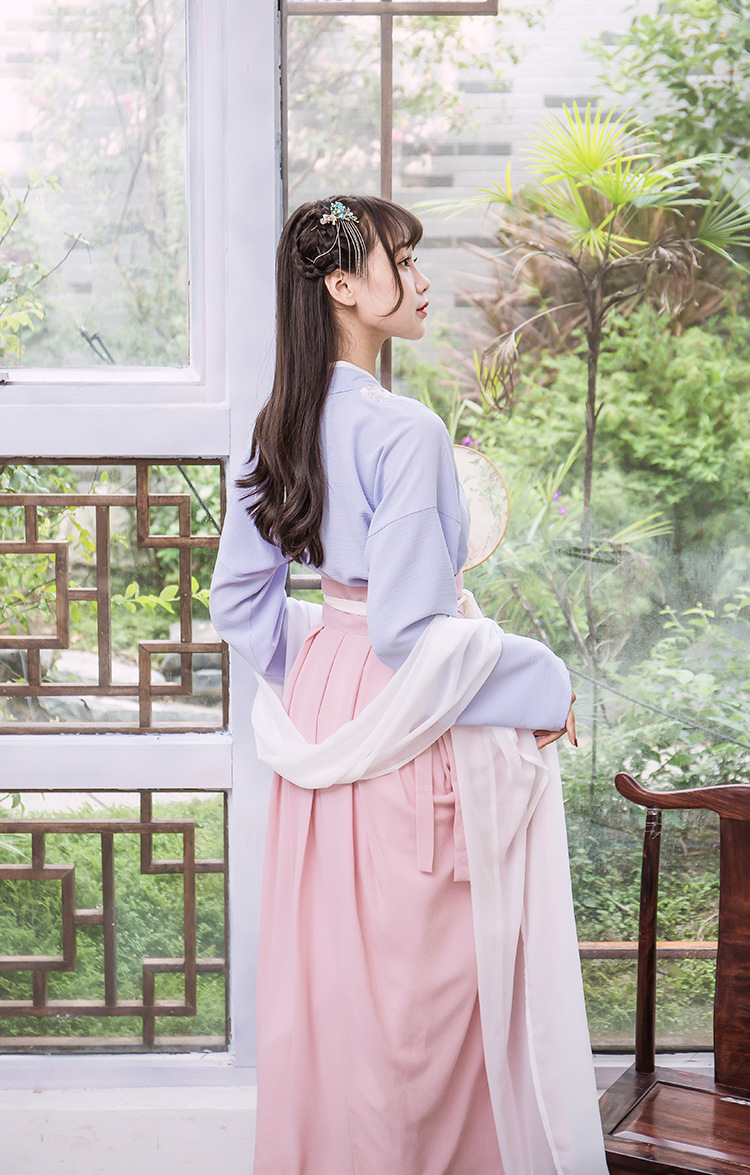 關(guān)于漢服女裝與時尚魅力的探索——不露整只奶的優(yōu)雅風(fēng)采，探索漢服女裝時尚魅力，優(yōu)雅風(fēng)采，不露整只奶的韻味