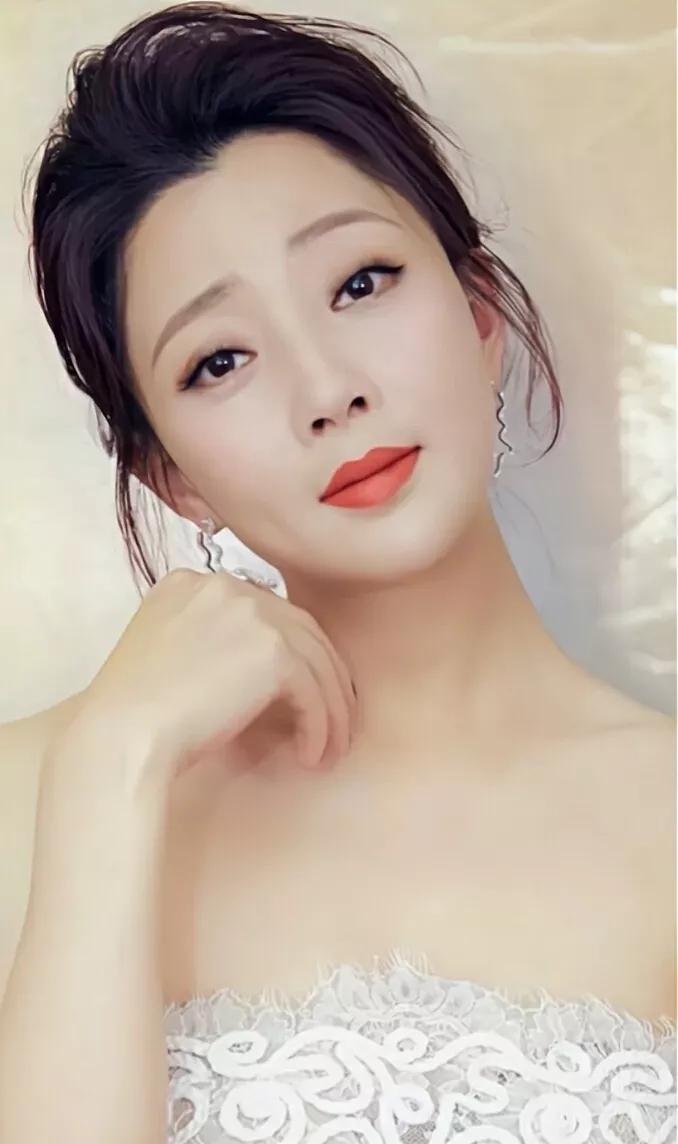演員櫻桃的簡(jiǎn)介，演員櫻桃的生平簡(jiǎn)介