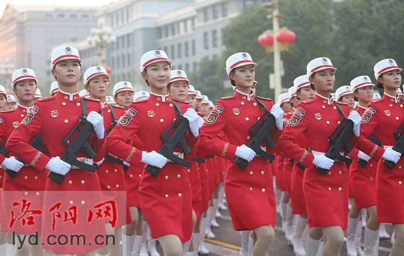 國慶閱兵中的紅色風(fēng)采，閱兵紅衣服的意義與象征，國慶閱兵中的紅色風(fēng)采，閱兵紅衣服的多重意義與象征