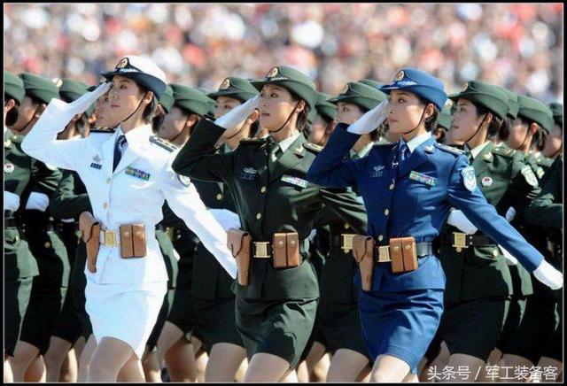 回顧歷史篇章，2009年國慶閱兵中的女兵方隊風采展示，回顧歷史篇章，2009年國慶閱兵女兵方隊風采展現(xiàn)時代風采
